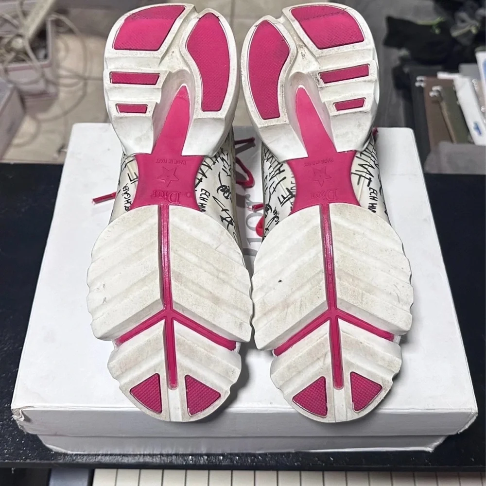 Authentic Dior D Connect  Dioramour Graffiti Sneakers - Red/White EU 38 US 7.5 - Picture 5 of 5